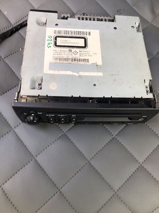 Radio CD auto Original Logan cu MP3 si cu intrare AUX