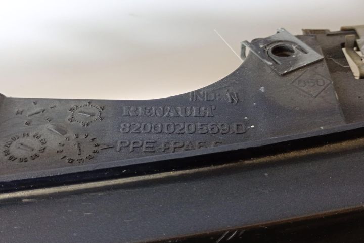 Aripa dreapta fata   8200020569D Renault Scenic a 2-a generatie