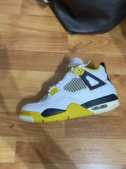 Jordan 4 retro numarul 39