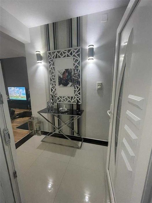 Дава се под наем Тристаен апартамент в София, Оборище - 96 кв.м за 637.5 € - Снимка #2