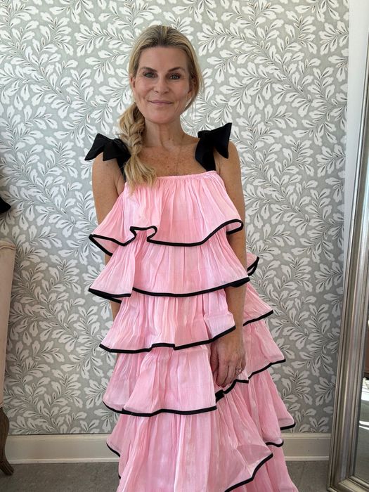 Дизайнерска рокля на волани