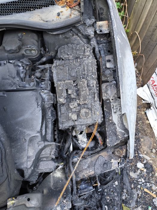 Vând Opel Astra J Sports Tourer 2010 – avariat incendiu – pentru piese sau dezmembrări