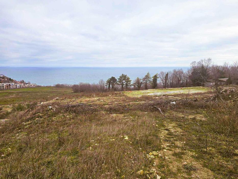 Парцел с фронтална морска панорама до к.к. „Албена“