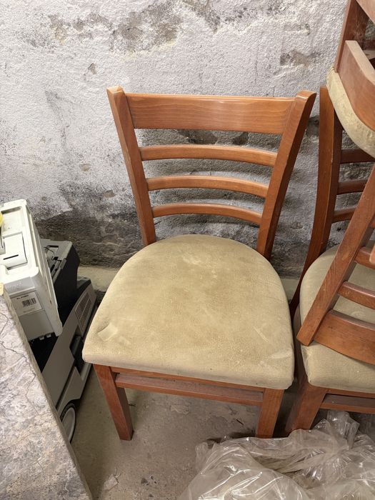 Продавам кухненски столове