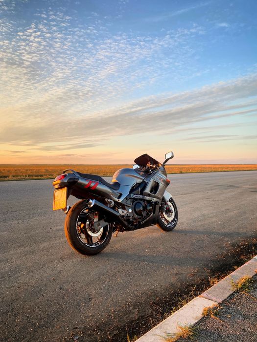 Kawasaki zzr 400
