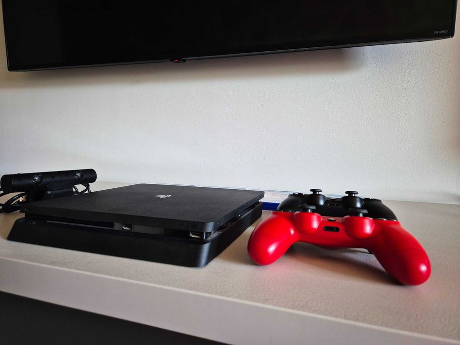 Play Station 4 slim, 500gb + 2 Controllers