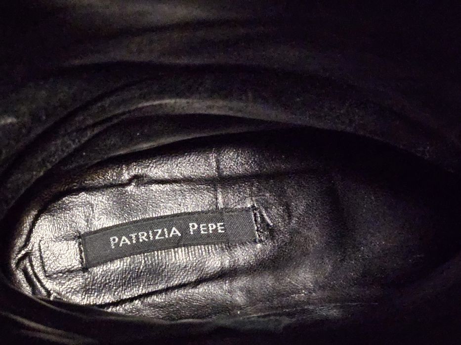 Оригинални Кожени Ботуши Patrizia Pepe.
Цвят: Черен. Заоблен връх. 
За