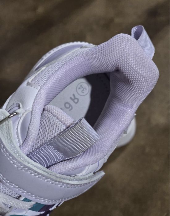 Кроссовки детские новые