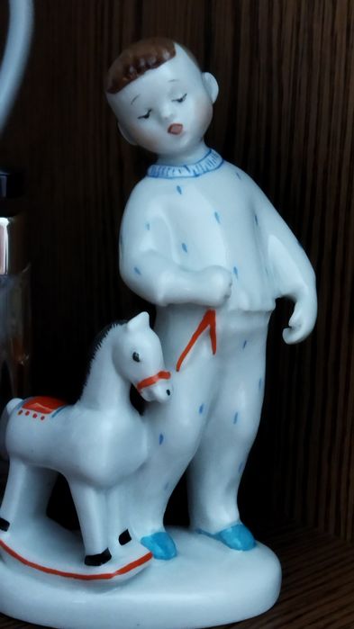 Статуэтка ЛФЗ Мальчик с лошадкой