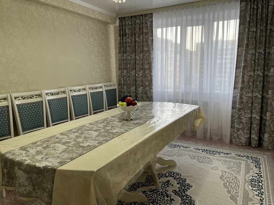 Стол и 6 стульев