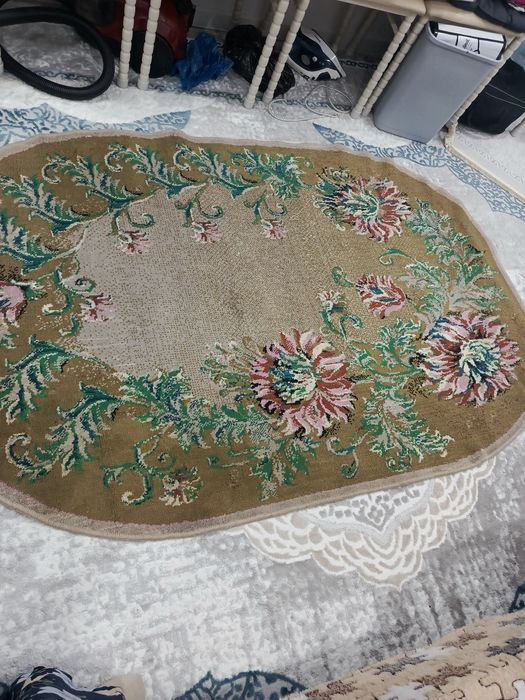 Продам шерстанной  ковер овальный