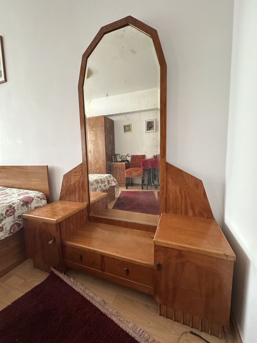 Mobilier dormitor din lemn de lămâi – dulap, pat, oglindă și bufet