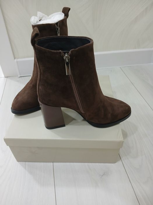 Женская обувь (полусапожки))