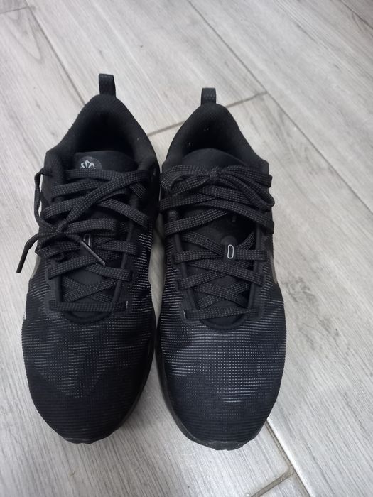 Vând adidași Nike,originali,achiziționați din Italia, mărimea 35,.50.