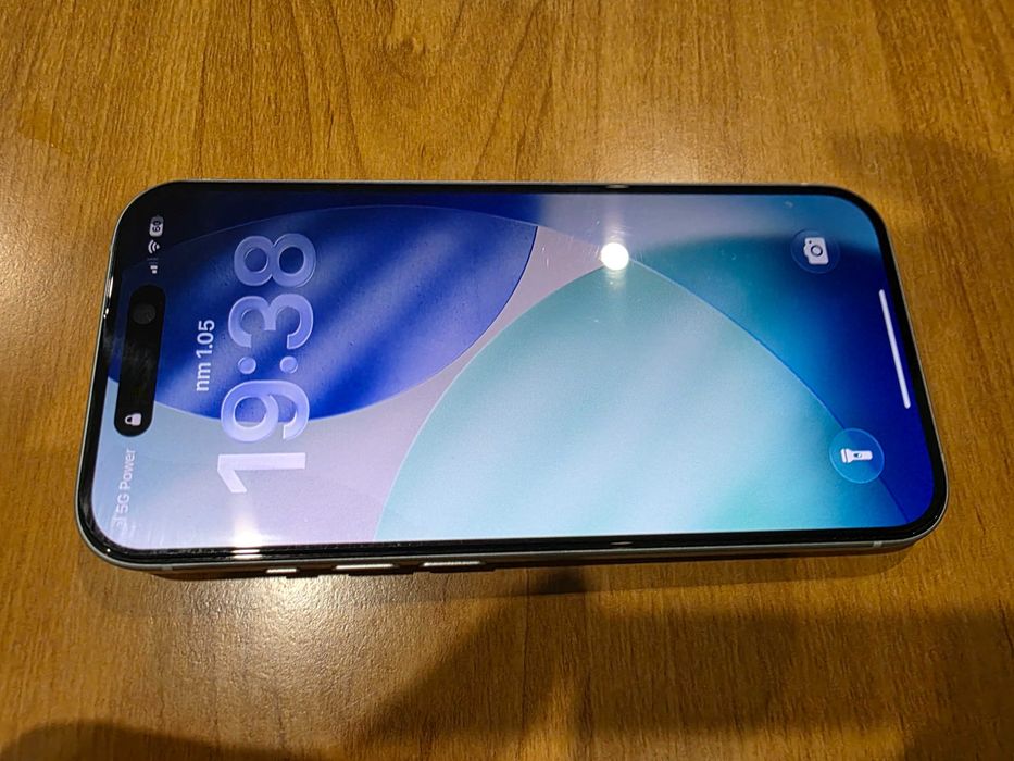 Продавам Iphone 15