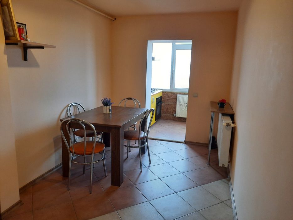 Închiriez apartament  2 camere