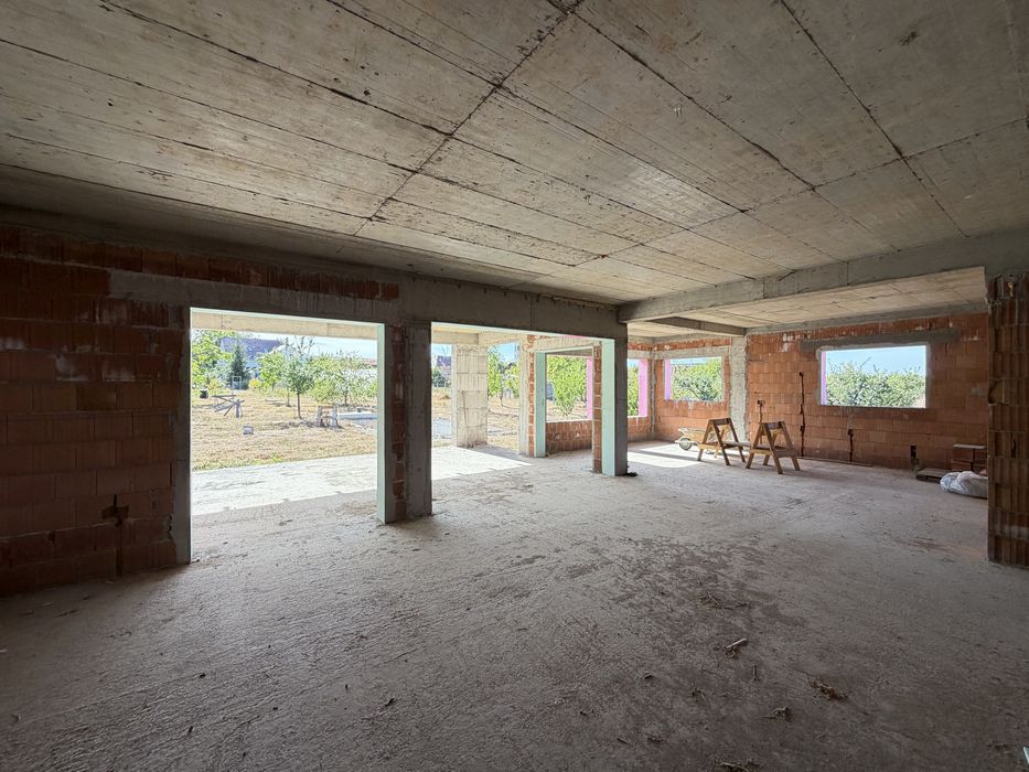 Casa mediteraniana  centru sanmartin  pe 1 nivel 356 mp teren 1340 mp cu piscina drum privat exclusivist