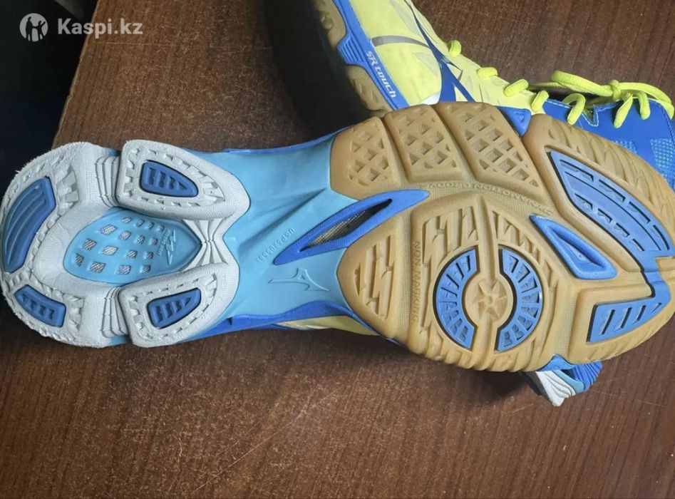 Кроссовки Mizuno