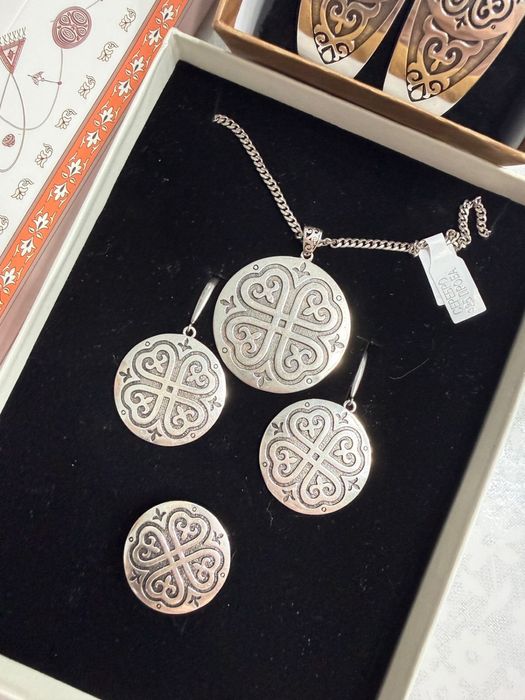 Продам серебрянный набор