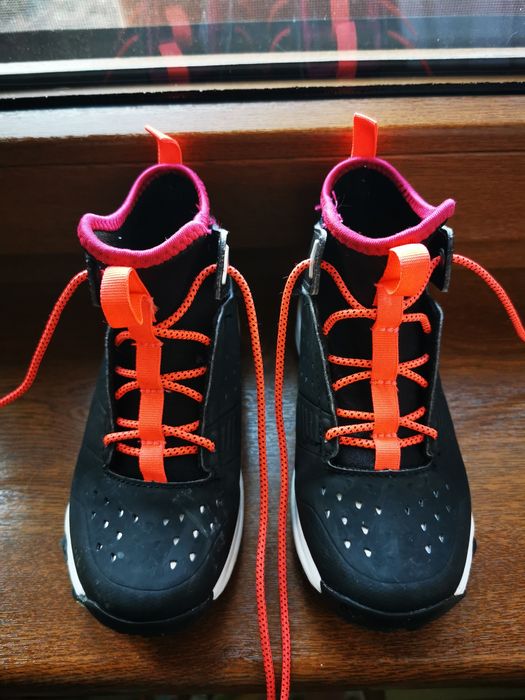 Детски обувки апрески боти Adidas Alumito Mid