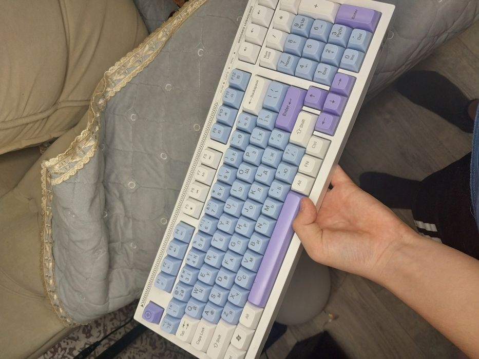 Продам клавиатуру