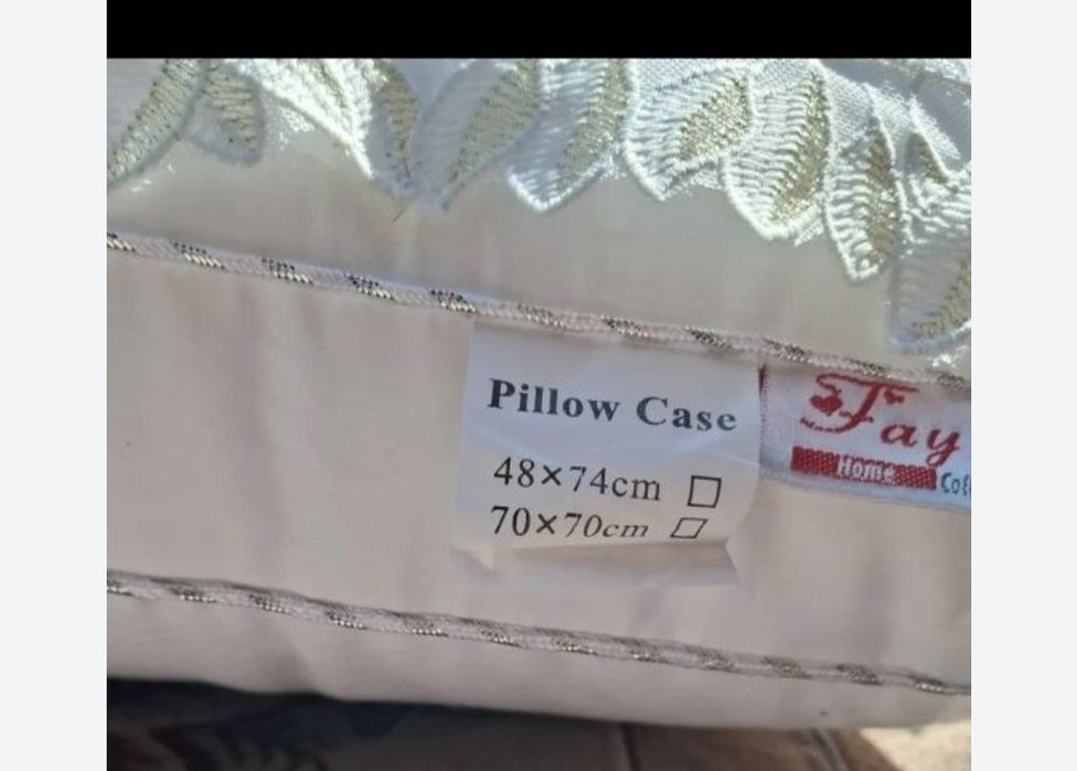 Продам две пары подушек