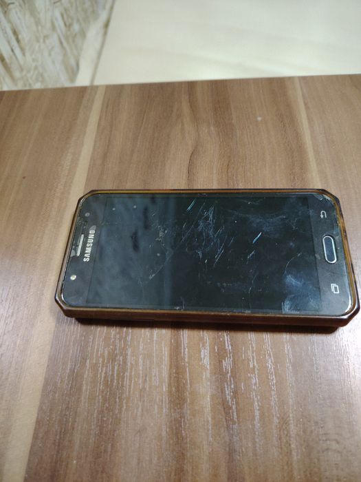 Продам срочно Самсунг j5 дуос