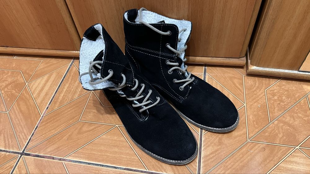 Ghete piele intoarsa