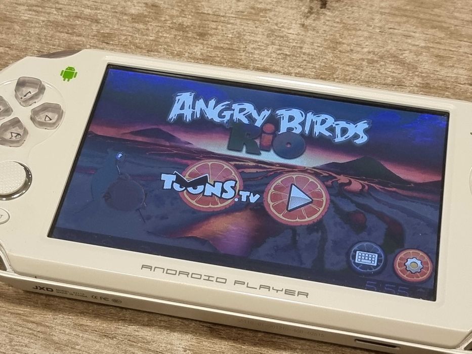 Гейм-конзолата - Портативна Android конзола
