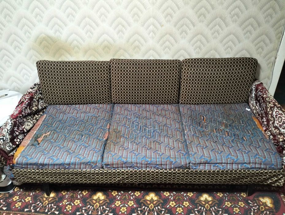 Отдам диван даром