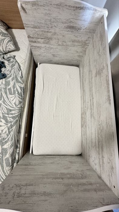 Кошара Тони 60/120 +чаршафи и играчки