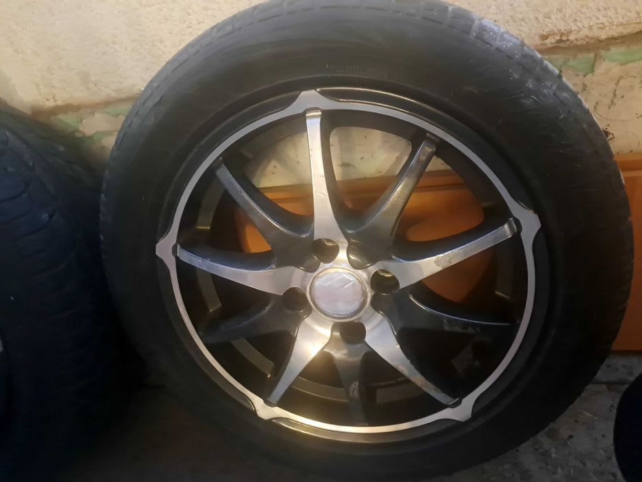Автомобилни гуми Гуми с джанти