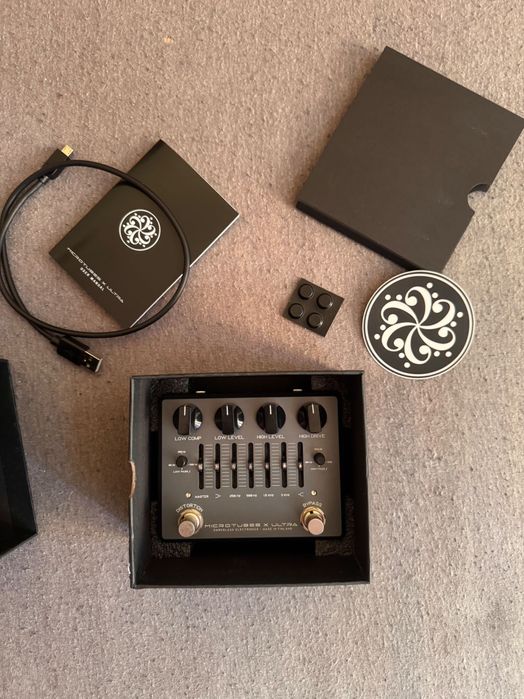 Бас китара Fender Squier, Darkglass effects, behringer um2