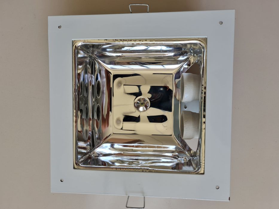 Светильник потолочный для ламп с патронами