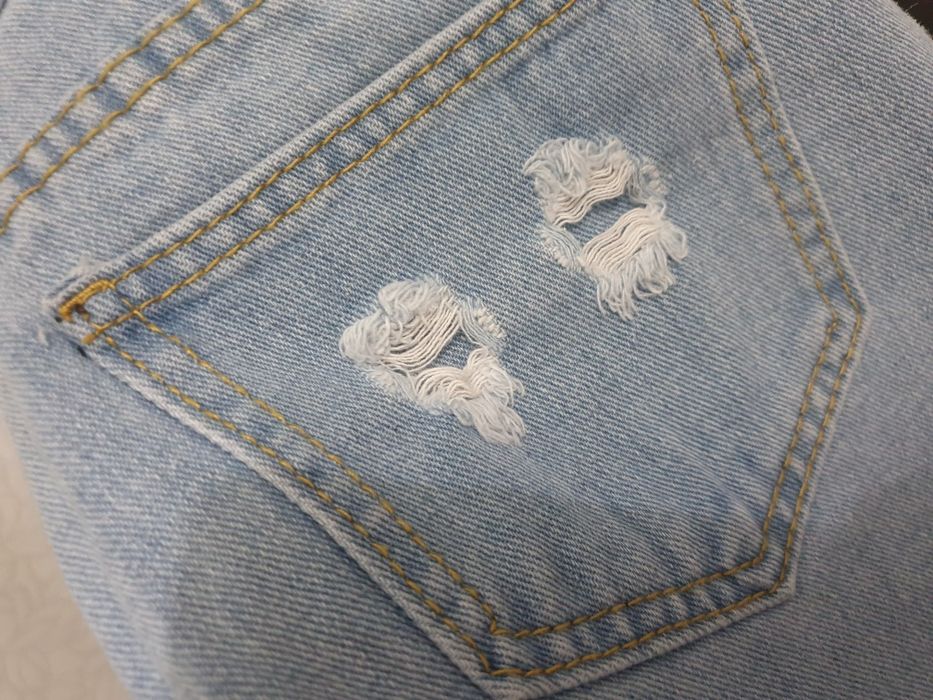 Set pantaloni scurti blugi noi S/M si tricou talie inalta flori