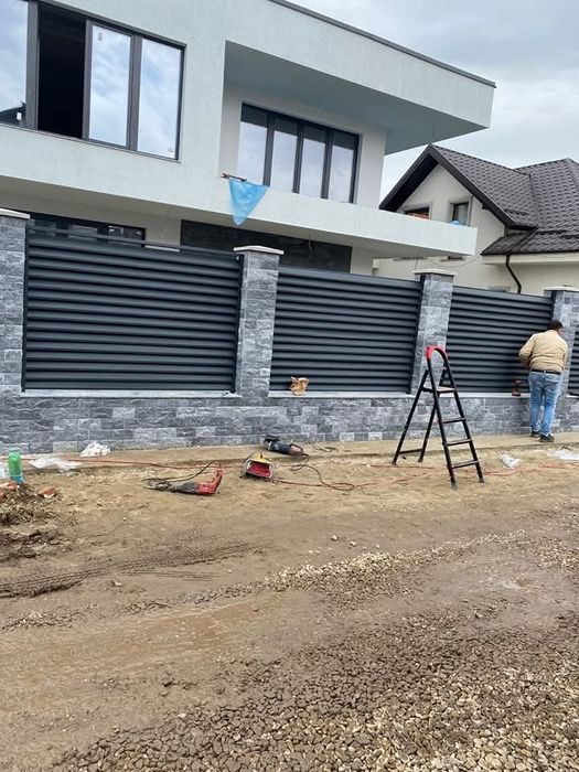 Vand garduri și porți la comanda