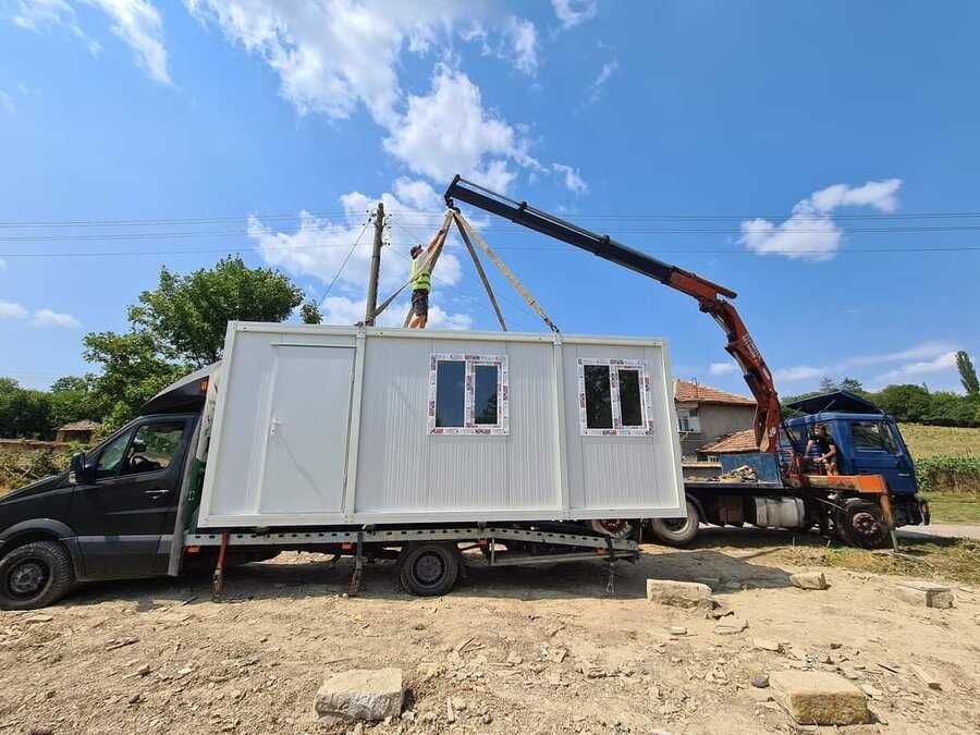 Офис контейнер с размери 6х2,40 метра - с куки за кран - строителни