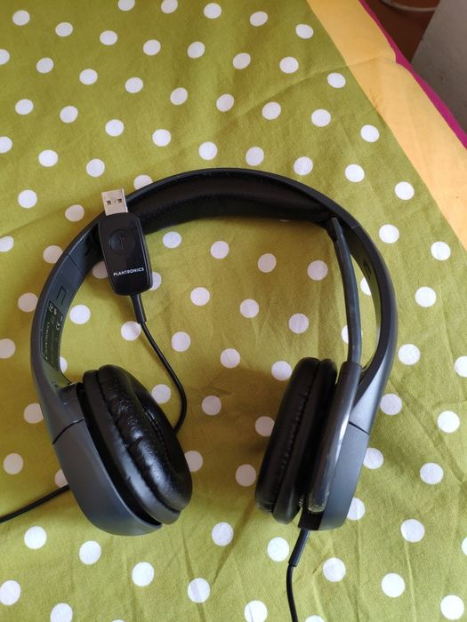 Продавам нови аудио слушалки с микрофон Plantronics Audio 655