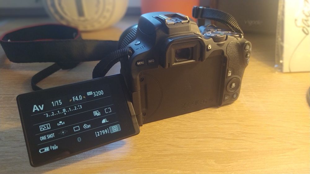Фотоаппарат CANON 200D комплект