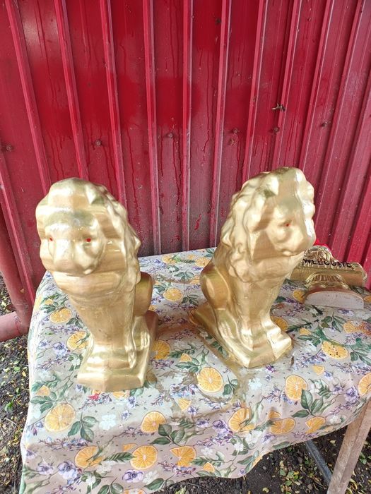 Pitici de gradina și placi diverse