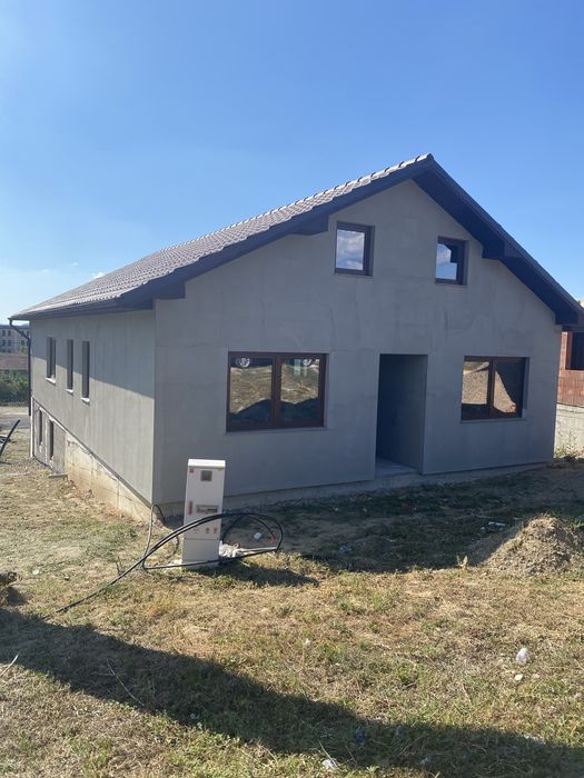 Casă nouă de vânzare