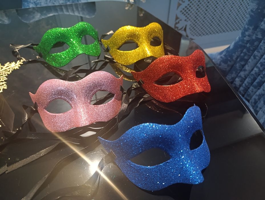 Карнавальные маски для мужчин и женщин
