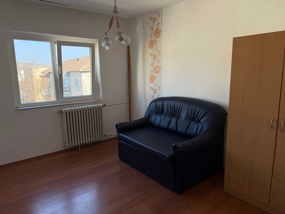 Proprietar vând apartament 3 camere, vizavi de Parcul Olosig