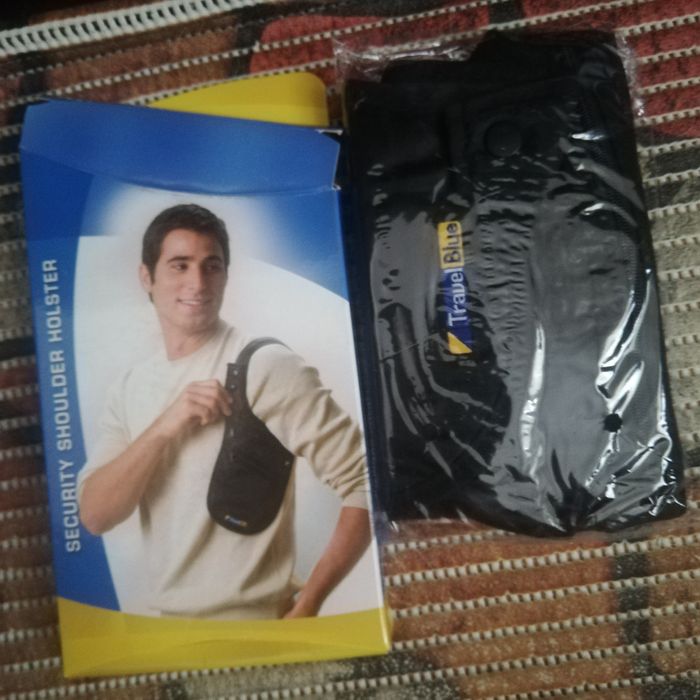 Нова чантичка за документи и пари