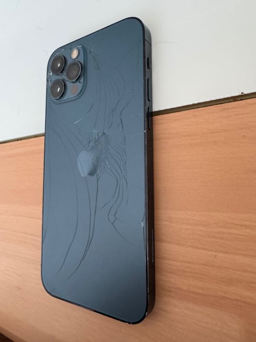 iPhone 12 Pro 128GB – за ремонт, работещ