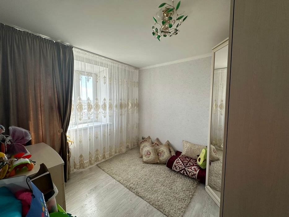 Продам 4 комнатную квартиру