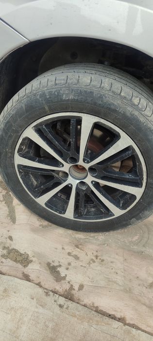 Продам титановые диски с резиной