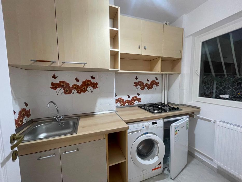 Propietar inchiriez garsoniera cu balcon in zona Petre Ispirescu , sector 5 la 10 minute de Piata Unirii