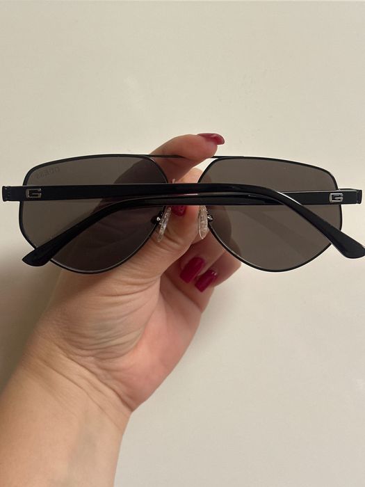 Унисекс слънчеви очила Guess