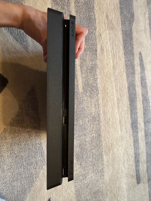 Playstation 4 slim